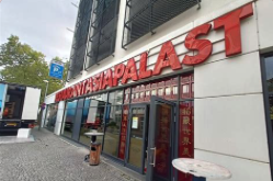 (der) Asiapalast